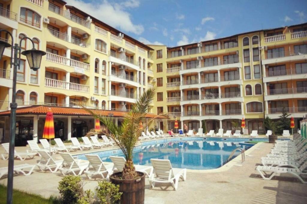 Уютные Апартаменты С Бассейном У Моря В Г. Солнечный Берег Sunny Beach Exterior foto